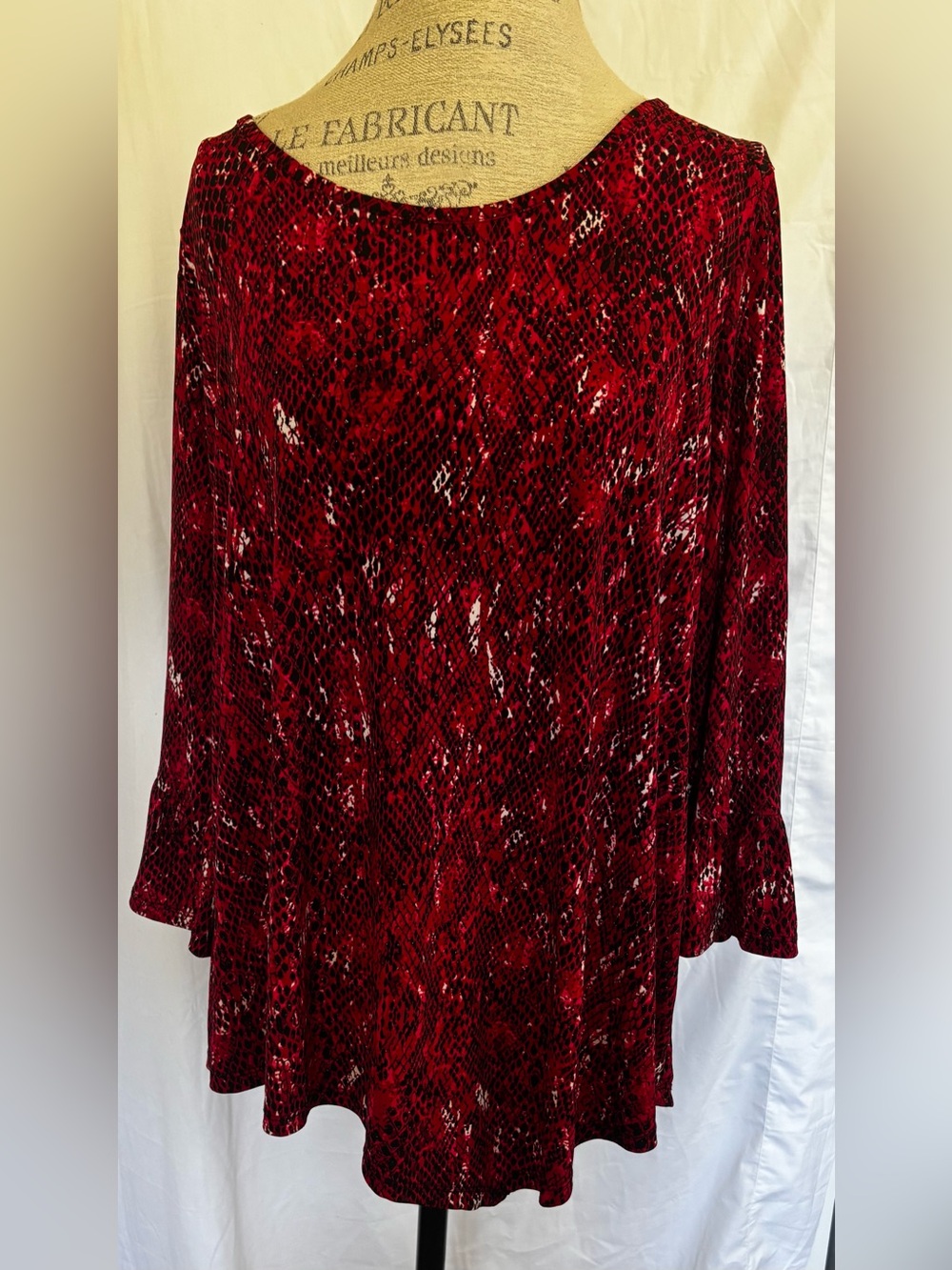 Rafaella Women’s Flutter Sleeve Blouse in Red/Black Reptile Print Sz L